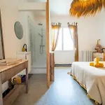 La Boga Surf House *