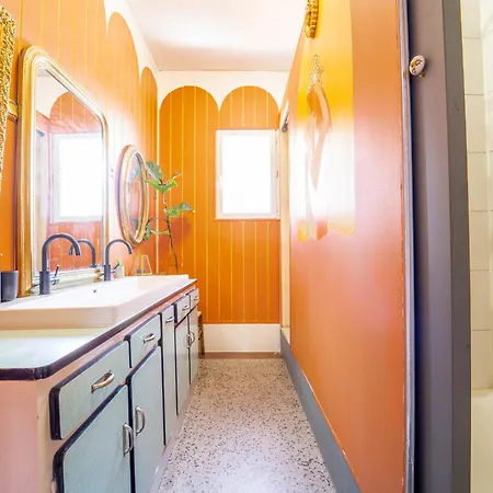 La Boga Surf House Inn