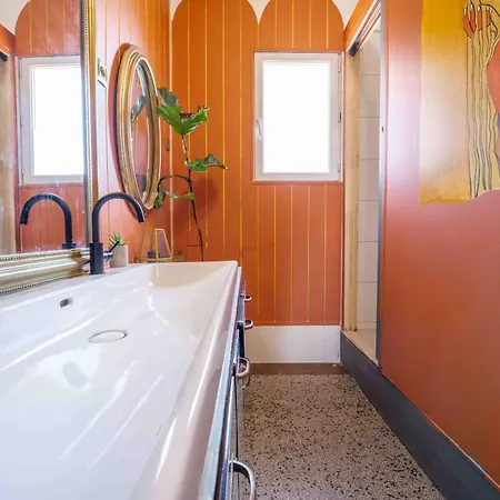 La Boga Surf House Inn *